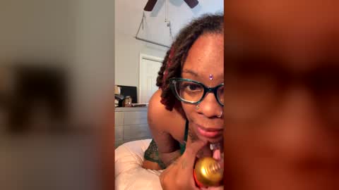 Snapshot of sunshinelove777 chatting on 1, 6, 2026 sunshinelove777 online show from 1, 6, 2026