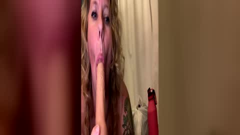 Snapshot of sunshinestarvedcactus chatting on 15, 5, 2026 Sunshine online show from 15, 5, 2026
