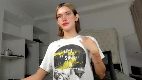 Snapshot of superhotbabe1 chatting on 12, 1, 2025 Erica Help me to reach my goal Superhotbabe1 online show from 12, 1, 2025