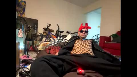 Phillup Slutz online show from 8, 4, 2026