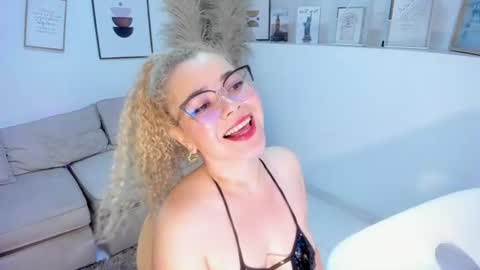 Snapshot of susan_blond chatting on 16, 7, 2026 susan_blond online show from 16, 7, 2026