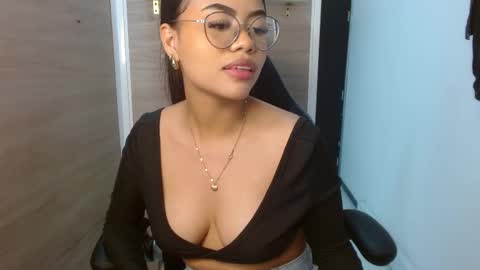 Snapshot of sussan_love01 chatting on 19, 2, 2025 Susan online show from 19, 2, 2025