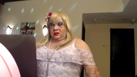 Snapshot of suzannebanci chatting on 13, 12, 2024 My name is Sissy or more fully Suzanna Aprilia Maria Mariquita Catarina Chinita Banci. Soy una puta - que chimba ladybug online show from 13, 12, 2024