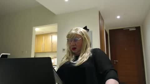 Snapshot of suzannebanci chatting on 24, 4, 2026 My name is Sissy or more fully Suzanna Aprilia Maria Mariquita Catarina Chinita Banci. Soy una puta - que chimba ladybug online show from 24, 4, 2026