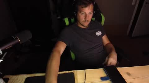 Snapshot of swaicy1990 chatting on 19, 9, 2025 swaicy1990 online show from 19, 9, 2025