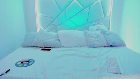 Nikki model independent online show from 30, 9, 2025