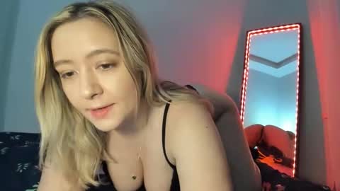 Snapshot of sweet4you1992 chatting on 11, 10, 2025 Anne Marie online show from 11, 10, 2025