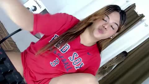 Snapshot of sweet_ahrii chatting on 21, 12, 2025 CLEO online show from 21, 12, 2025