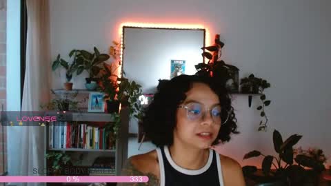 Snapshot of sweet_bluee chatting on 27, 5, 2026 Tutti online show from 27, 5, 2026