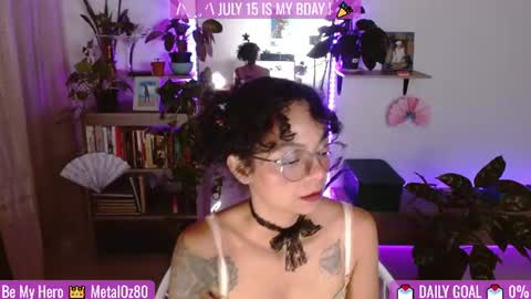 Snapshot of sweet_bluee chatting on 27, 6, 2026 Tutti online show from 27, 6, 2026