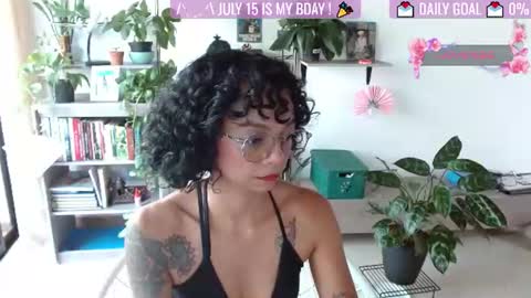 Snapshot of sweet_bluee chatting on 28, 6, 2026 Tutti online show from 28, 6, 2026