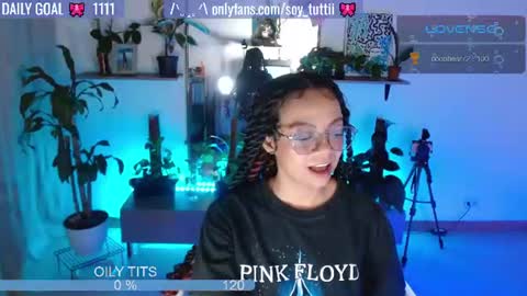 Snapshot of sweet_bluee chatting on 30, 7, 2026 Tutti online show from 30, 7, 2026