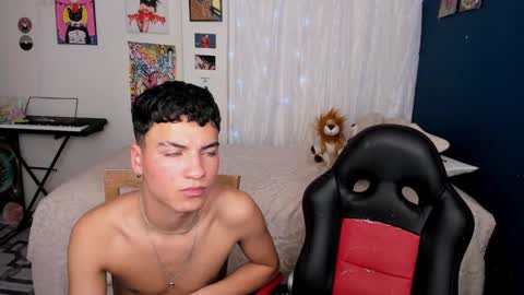 Snapshot of sweet_boys_xx chatting on 21, 2, 2025 CristianBrayan PVT OPEN online show from 21, 2, 2025