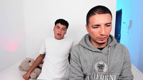 Snapshot of sweet_boys_xx chatting on 25, 10, 2025 CristianBrayan PVT OPEN online show from 25, 10, 2025