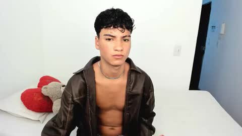 Snapshot of sweet_boys_xx chatting on 29, 10, 2025 CristianBrayan PVT OPEN online show from 29, 10, 2025