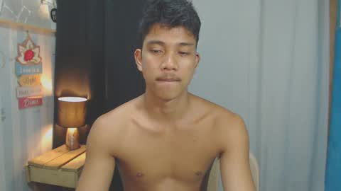 sweet_guyxx online show from 19, 1, 2025