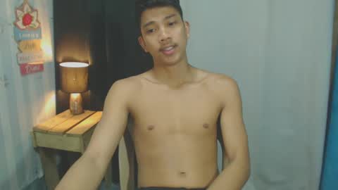 sweet_guyxx online show from 30, 1, 2025