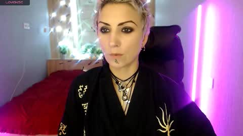 sweet_n_strong online show from 18, 11, 2025