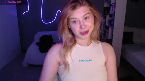 Snapshot of sweet_nicole_333 chatting on 5, 6, 2026 sweet_nicole_333 online show from 5, 6, 2026
