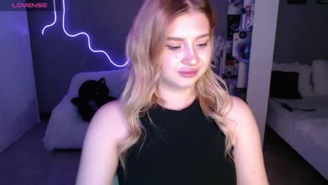 Snapshot of sweet_nicole_333 chatting on 12, 6, 2026 sweet_nicole_333 online show from 12, 6, 2026
