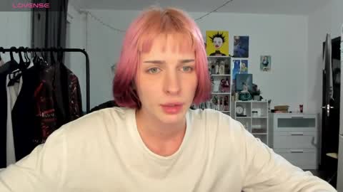 Snapshot of sweet_peach__ chatting on 17, 4, 2026 kira online show from 17, 4, 2026