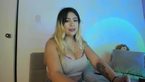Snapshot of sweet_stephaniee chatting on 2, 1, 2025 online show from 2, 1, 2025