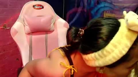 sweet_vina18 online show from 4, 11, 2025