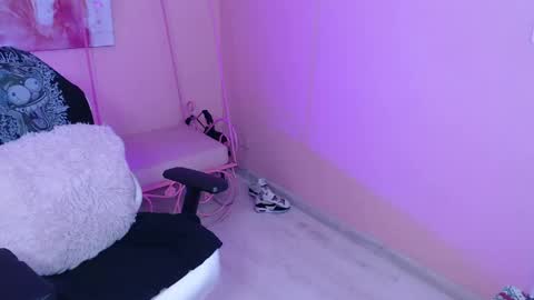 Snapshot of sweet_wishxxx chatting on 27, 5, 2026 PVT 12TK 06AM - 9PM COLOMBIA online show from 27, 5, 2026