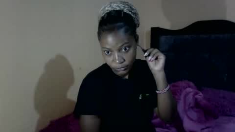 Snapshot of sweet_zella chatting on 25, 11, 2025 zellate online show from 25, 11, 2025