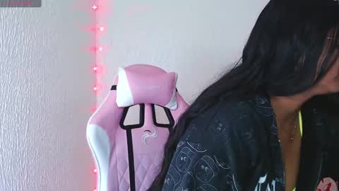 Snapshot of sweetalmaa chatting on 5, 3, 2025 Alma online show from 5, 3, 2025