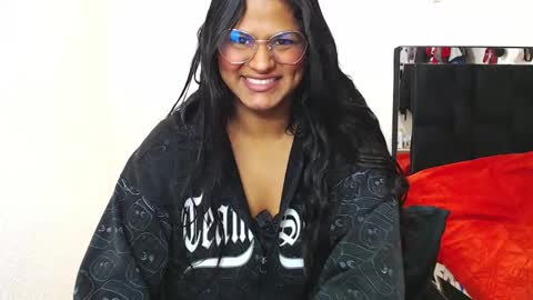 Snapshot of sweetalmaa chatting on 8, 3, 2025 Alma online show from 8, 3, 2025