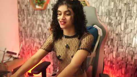 Salom independent model online show from 17, 4, 2026