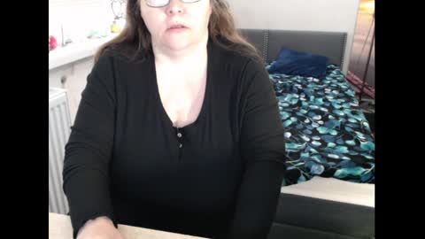 Sweetboobs85h online show from 11, 4, 2026