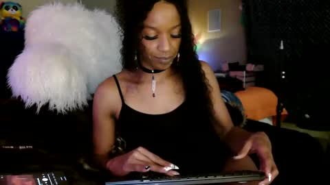 Snapshot of sweetcarimilla83 chatting on 17, 11, 2025 Jillian online show from 17, 11, 2025