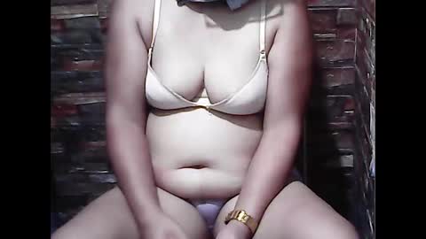 Snapshot of sweetflower4u chatting on 17, 10, 2025 sweetflower4u online show from 17, 10, 2025