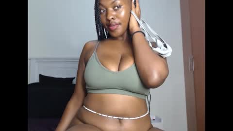 Snapshot of sweetice_01 chatting on 13, 1, 2026 euny online show from 13, 1, 2026