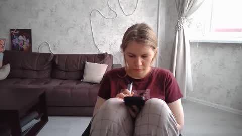 Snapshot of sweetieefox chatting on 11, 9, 2025 SweetieeFox online show from 11, 9, 2025