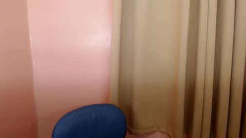 Snapshot of sweetleah_1998 chatting on 3, 1, 2025 Leah online show from 3, 1, 2025