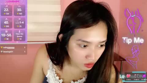 Snapshot of sweetleah_1998 chatting on 2, 3, 2025 Leah online show from 2, 3, 2025