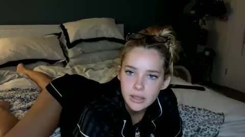 Snapshot of sweetlikedolly chatting on 4, 3, 2026 Dolly online show from 4, 3, 2026