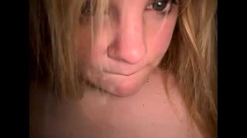 Snapshot of sweetlisa92 chatting on 22, 5, 2026 Lisa online show from 22, 5, 2026