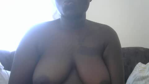 Snapshot of sweetluchi chatting on 28, 10, 2025 Luchi and bloomy online show from 28, 10, 2025