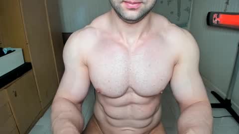 Snapshot of sweetmuscles_boy chatting on 30, 12, 2024 Lorenzo online show from 30, 12, 2024