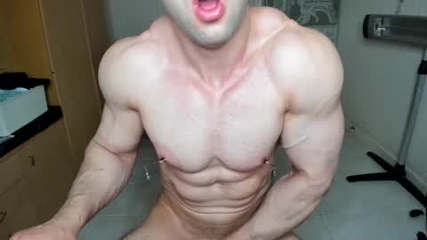 Snapshot of sweetmuscles_boy chatting on 16, 2, 2025 Lorenzo online show from 16, 2, 2025