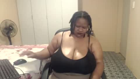Snapshot of sweetnoziexxx chatting on 5, 12, 2025 sweetnoziexxx online show from 5, 12, 2025
