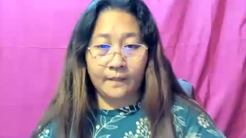 Snapshot of sweetpilipina88 chatting on 16, 12, 2024 MIA online show from 16, 12, 2024