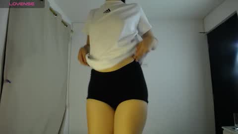 Snapshot of sweetpink1_ chatting on 30, 9, 2025 Caro  Lily online show from 30, 9, 2025