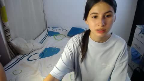 Snapshot of sweetpink1_ chatting on 4, 10, 2025 Caro  Lily online show from 4, 10, 2025