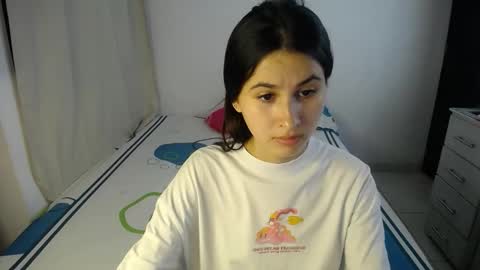 Snapshot of sweetpink1_ chatting on 4, 10, 2025 Caro  Lily online show from 4, 10, 2025