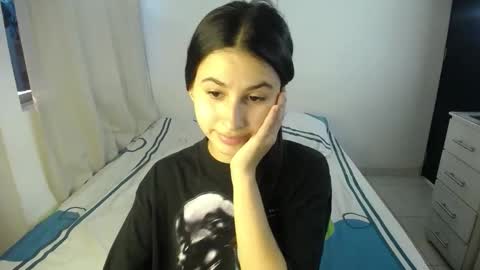 Snapshot of sweetpink1_ chatting on 5, 10, 2025 Caro  Lily online show from 5, 10, 2025